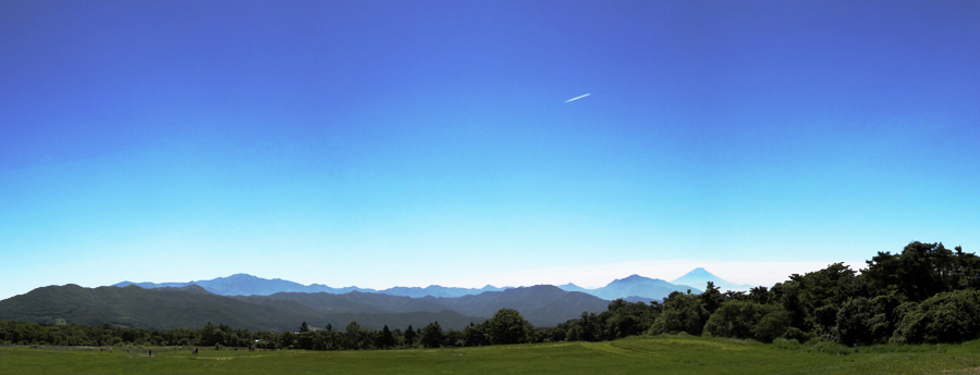  [ A clear blue summer sky ]