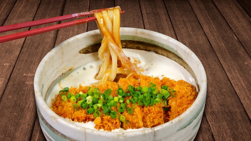 ジャージーミルククリームのロースカツカレーうどん