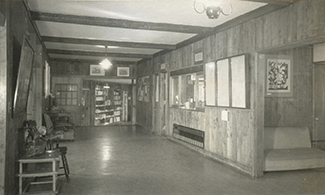 1957年の清泉寮本館案内所